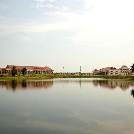 Horizon Lake View Resort Naypyidaw Екстериор снимка